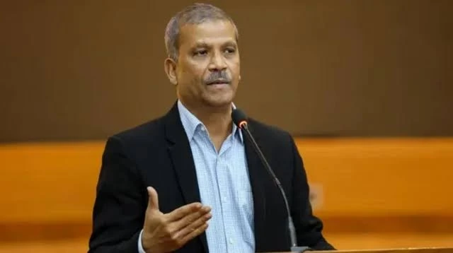 ২৬ লাখ ভারতীয় চাকরিতে রেখেই বিদায় নিচ্ছেন আসিফ নজরুল