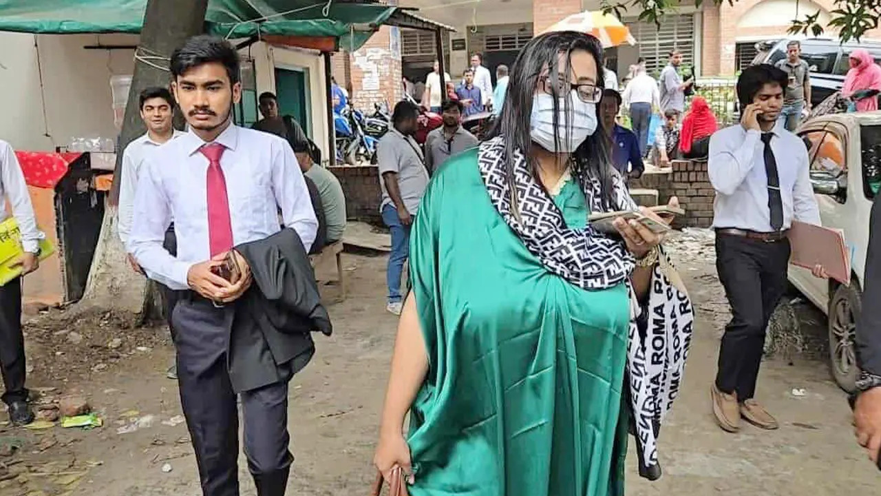 যৌতুকের চাওয়ার অভিযোগে স্বামী আবূ সালেহ মূসার বিরুদ্ধে সানাই মাহবুবের মামলা