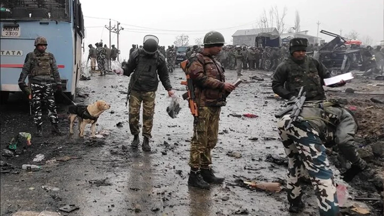 Suicide attack in Pakistan kills 8 soldiers