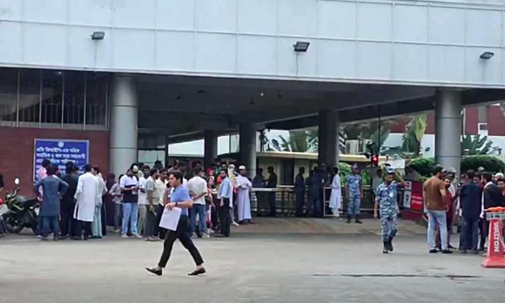 বিমানবন্দরে সাংবাদিক লাঞ্ছিতের অভিযোগ, এনসিপির সংবাদ সম্মেলন বয়কট