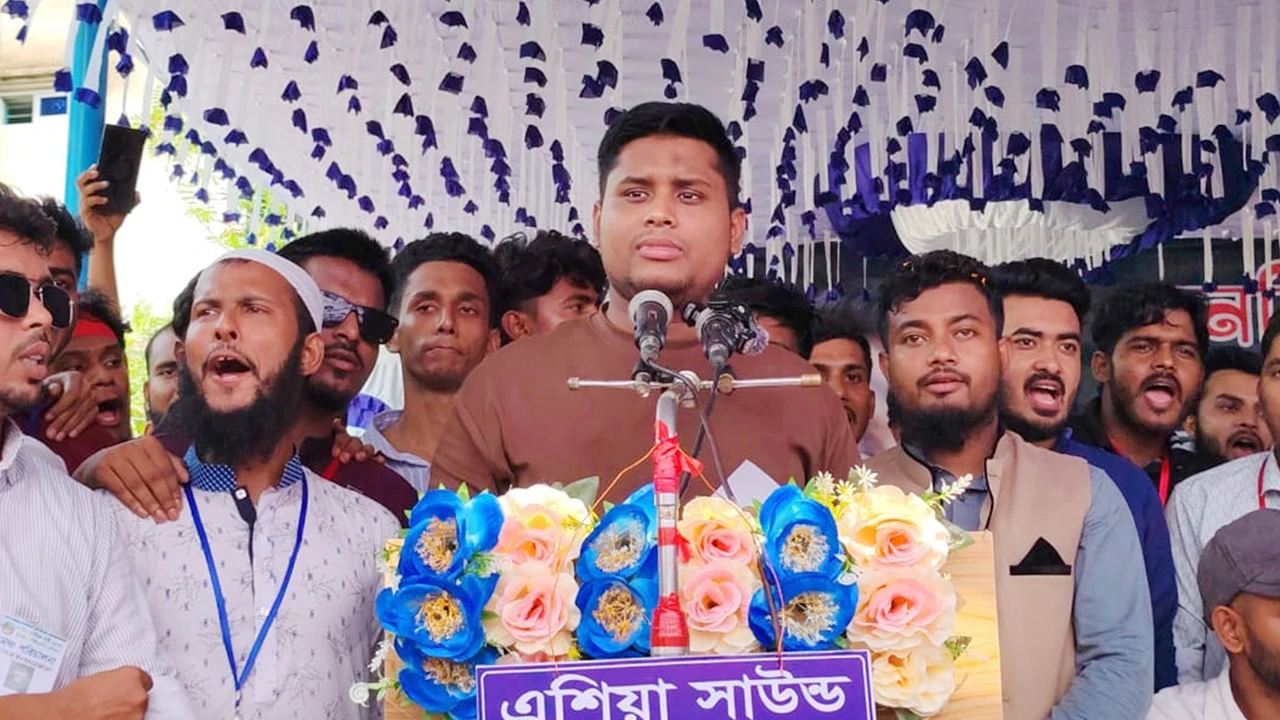 স্বরাষ্ট্রমন্ত্রীর দায়িত্ব নিয়ে প্রশ্ন তুললেন হাসনাত আব্দুল্লাহ