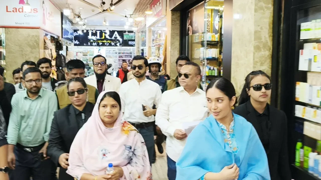 ঢাকা–১৭ আসনে তারেক রহমানের পক্ষে জাইমা রহমানের গণসংযোগ