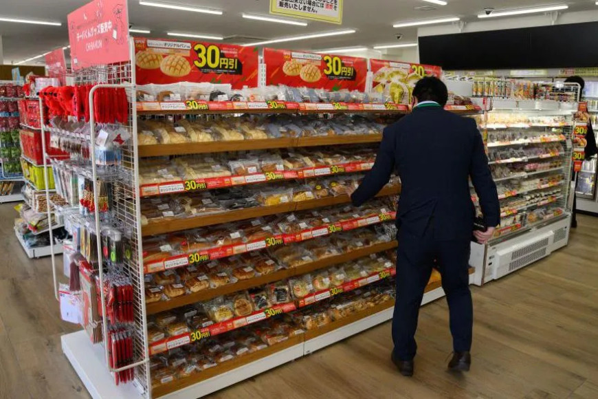 Japanese woman arrested for squashing bun in shop