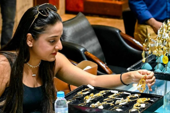 Billion Indians have no spending money - report