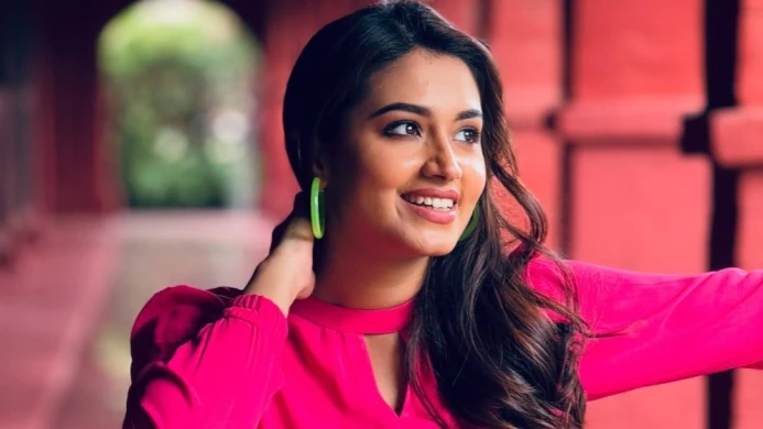 শ্বশুরবাড়ি থেকে নিয়মিত পাকিস্তানি ড্রেস উপহার পাই: ফারিণ