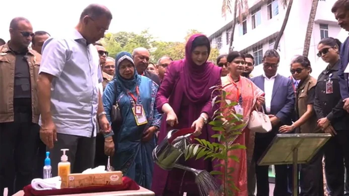 ঢাকা মেডিকেল কলেজের প্রতিষ্ঠাবার্ষিকীতে যোগ দিলেন প্রধানমন্ত্রী