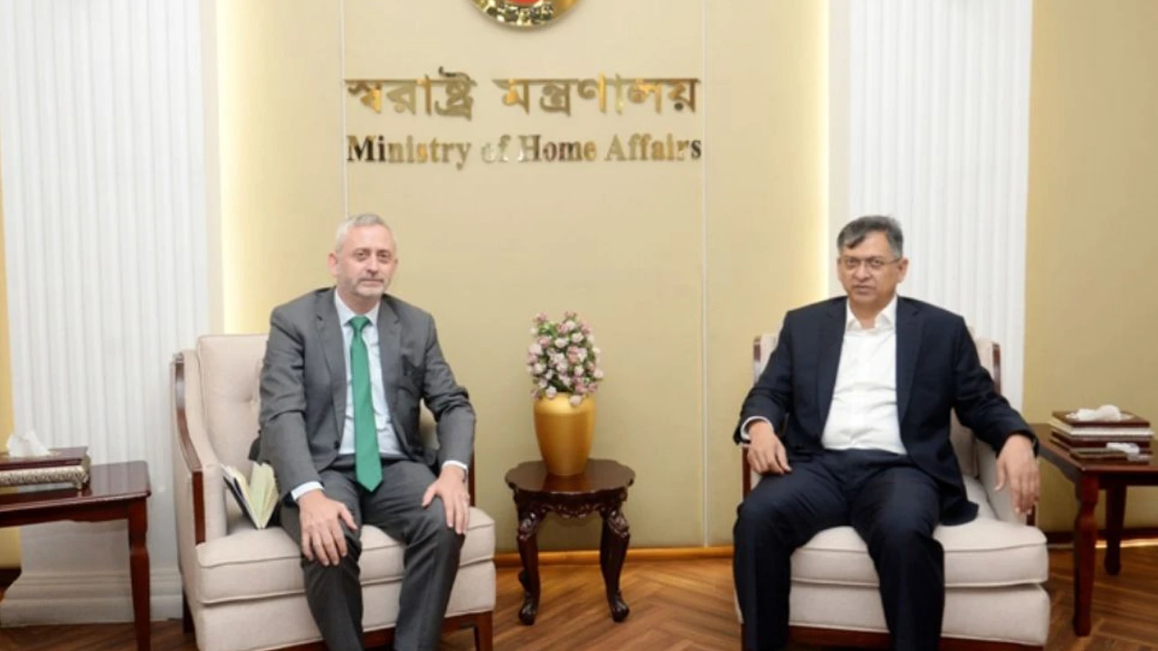 পুলিশ কমিশন গঠনের পরিকল্পনা করছে সরকার : স্বরাষ্ট্রমন্ত্রী
