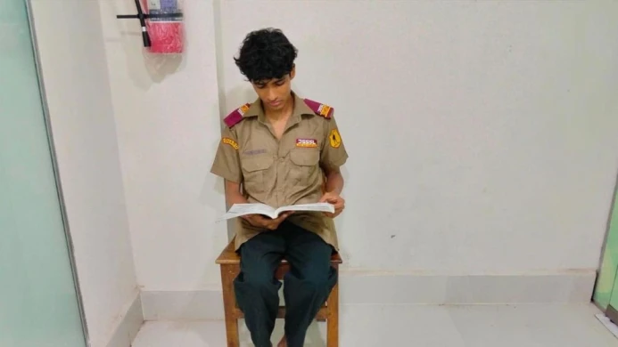 বাবার দাফন শেষে রাতে চাকরি, সকালে এইচএসসি পরীক্ষায় ইকন