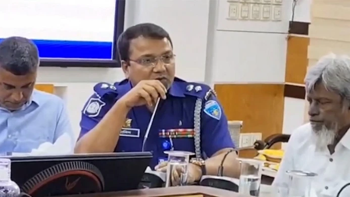 আপনার বহু আগে আমি ছাত্রদল করেছি, ছাত্রদল নেতাকে এসপি