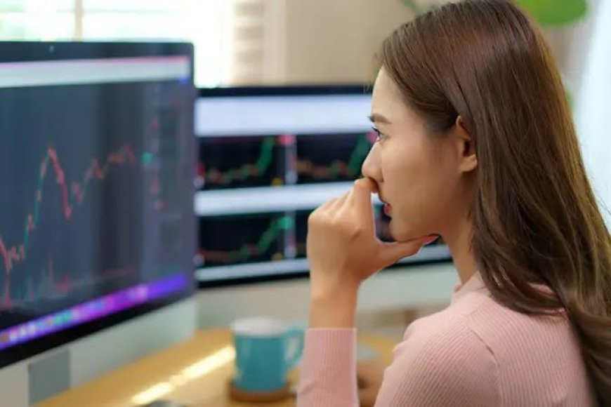 Pound falls to lowest in over a year after UK borrowing costs rise