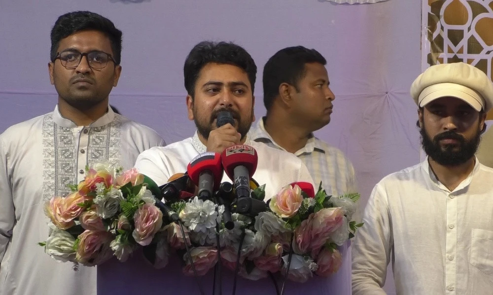 ফ্যাসিস্ট রাষ্ট্রপতির বিরুদ্ধে অভিশংসনের আহ্বান নাহিদ ইসলামের